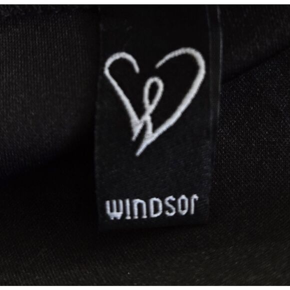 Windsor Black Criss Cross Crop Top - Picture 6 of 7